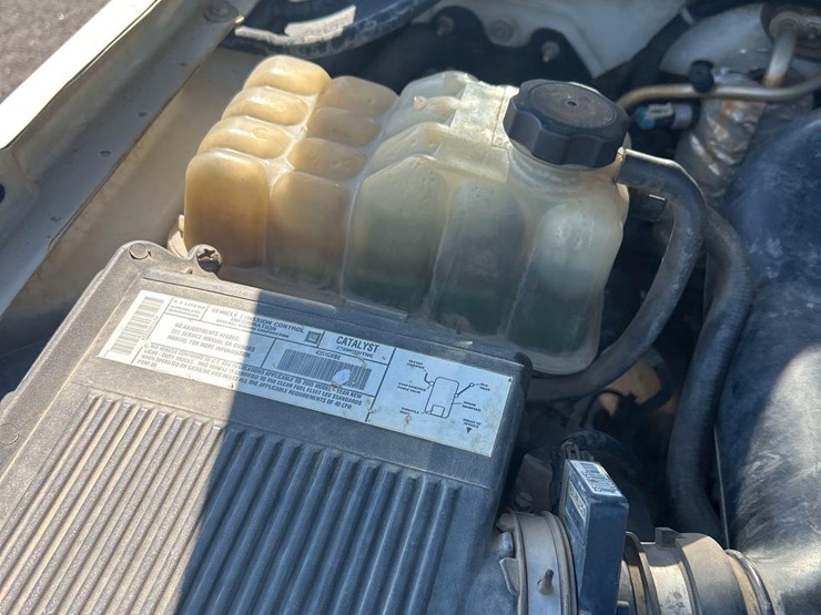 2003-chevrolet-silverado-regular-cab-pick-up-truck-image-31