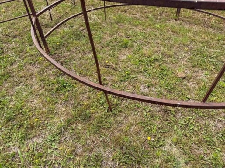 steel-round-bale-feeder-image-2