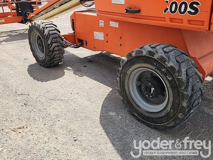 2016-jlg-400s-image-18