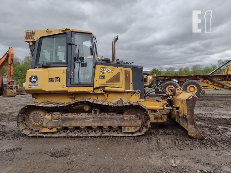 2007-deere-700j-xlt-image-2