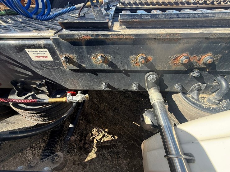 2021-kenworth-t880-image-43