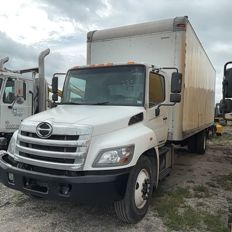 2015 HINO 268