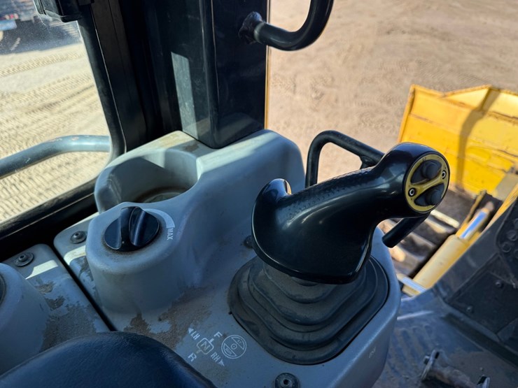 2014-komatsu-d51pxi-image-64