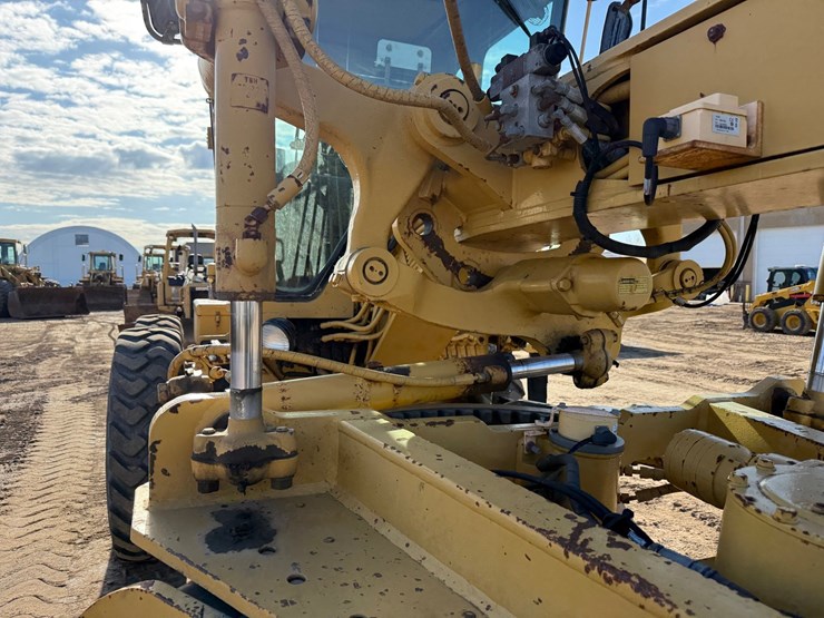 caterpillar-140g-image-13
