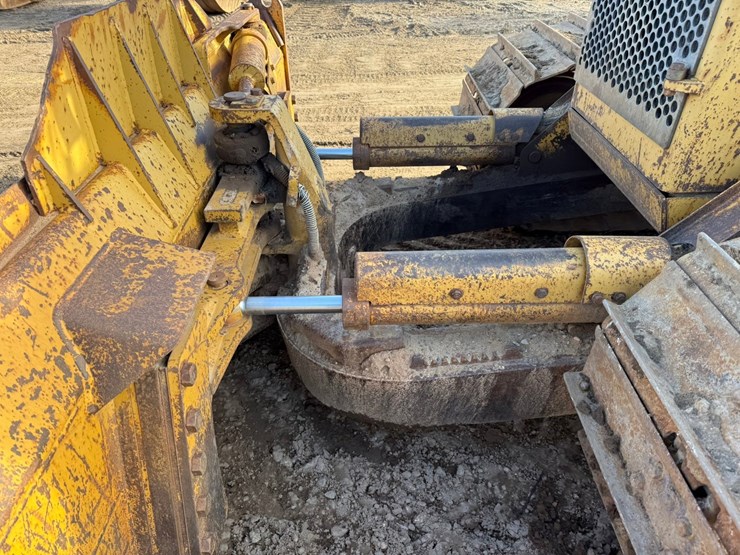 caterpillar-d4h-lgp-image-15
