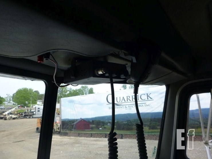 2000-peterbilt-330-image-14