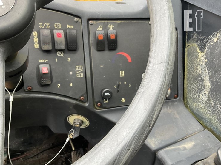 2014-caterpillar-tl642c-image-11