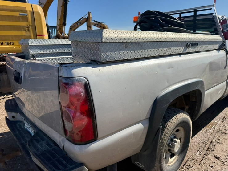 2006-chevrolet-2500-image-26