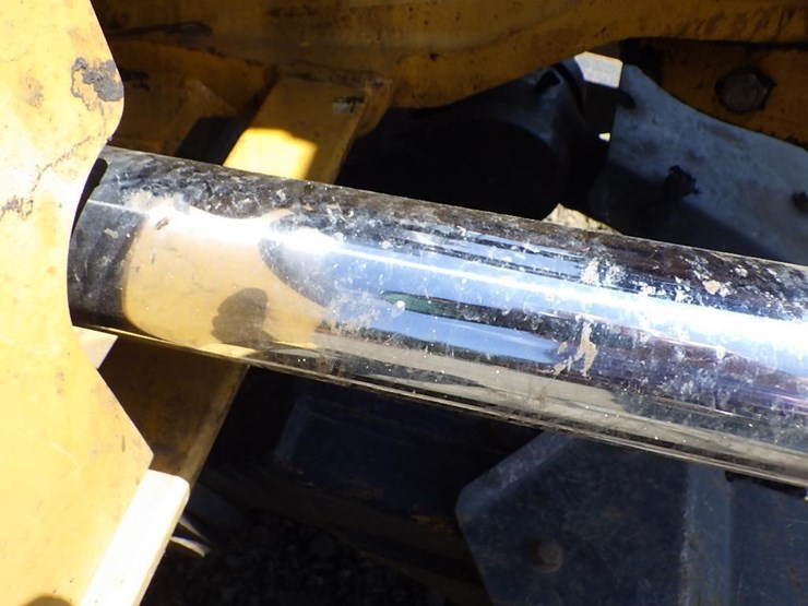 2012-john-deere-60d-image-33