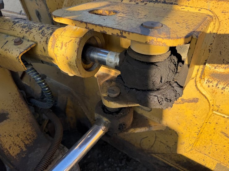 caterpillar-d4g-lgp-image-12