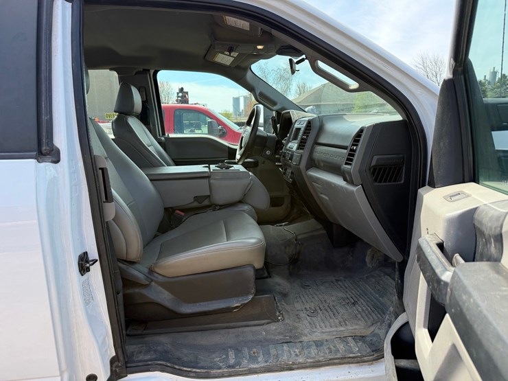 2020-ford-f550-xl-image-38