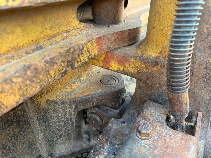 caterpillar-d4h-lgp-image-20