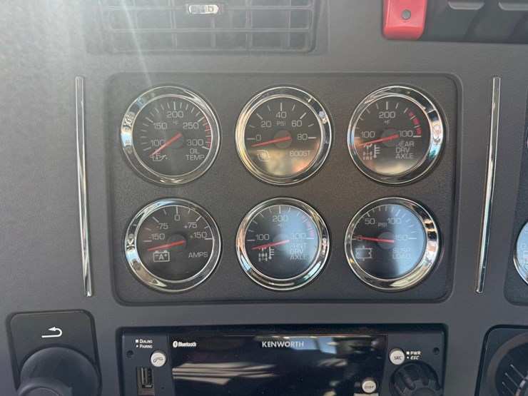2021-kenworth-t880-image-82