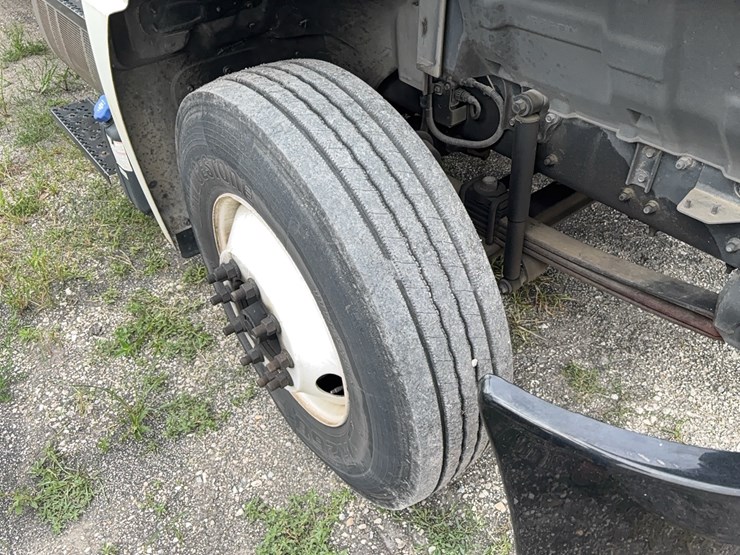2015-hino-268-image-7
