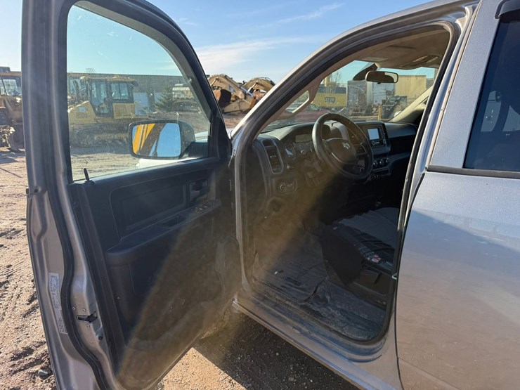 2021-dodge-2500-image-38