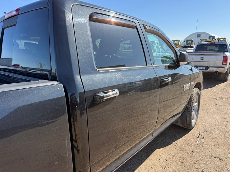 2016-dodge-1500-image-27