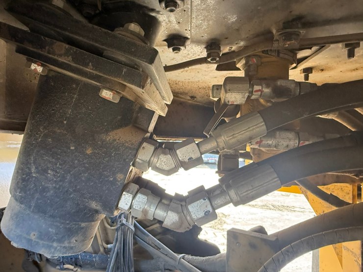 2013-caterpillar-950k-image-38