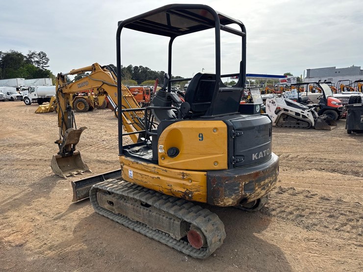 2019-kato-hd35v4-hydraulic-mini-excavator-image-3