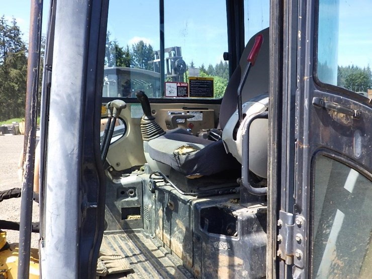 2012-john-deere-60d-image-39