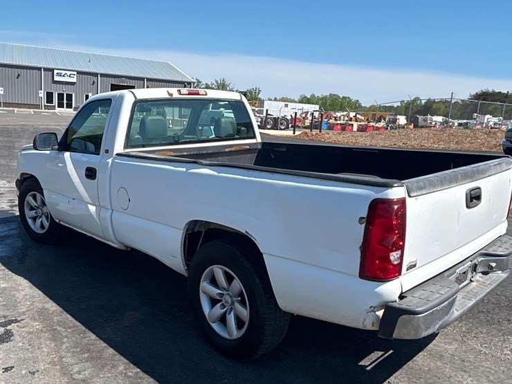 2003-chevrolet-silverado-regular-cab-pick-up-truck-image-3