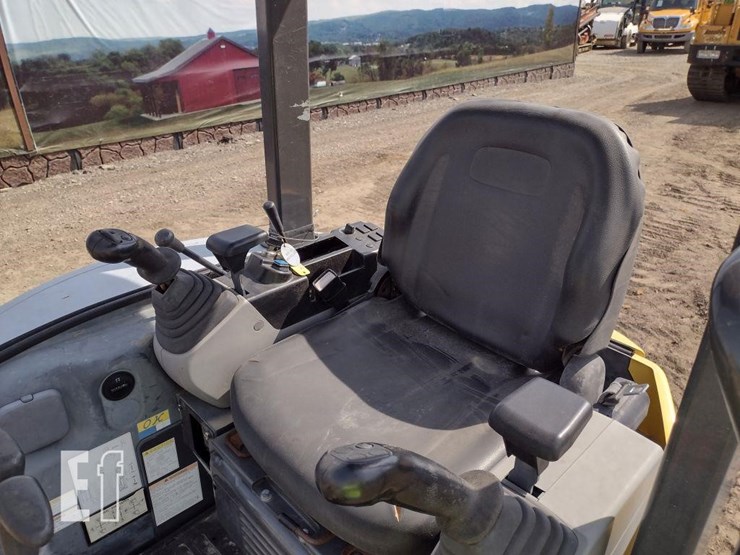 2012-new-holland-e27b-image-10