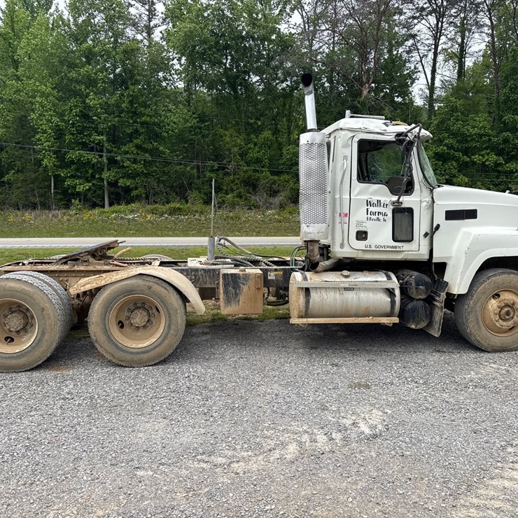 2004 MACK CH613
