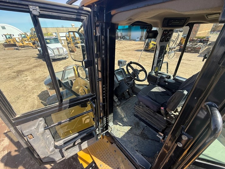 2013-caterpillar-950k-image-89
