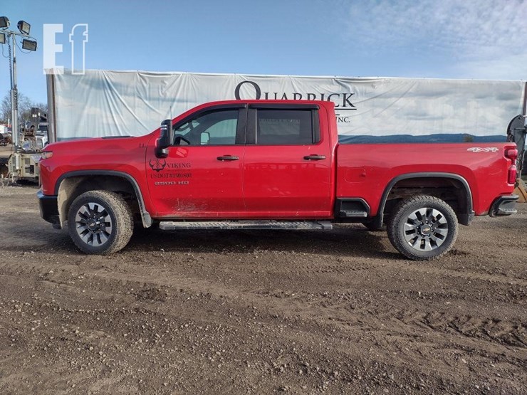 2022-chevrolet-silverado-2500hd-image-1