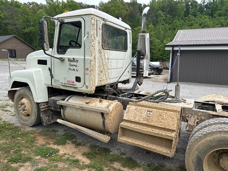 2004-mack-ch613-image-6