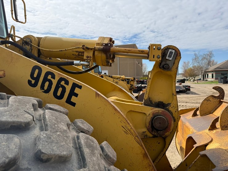 caterpillar-966e-image-12