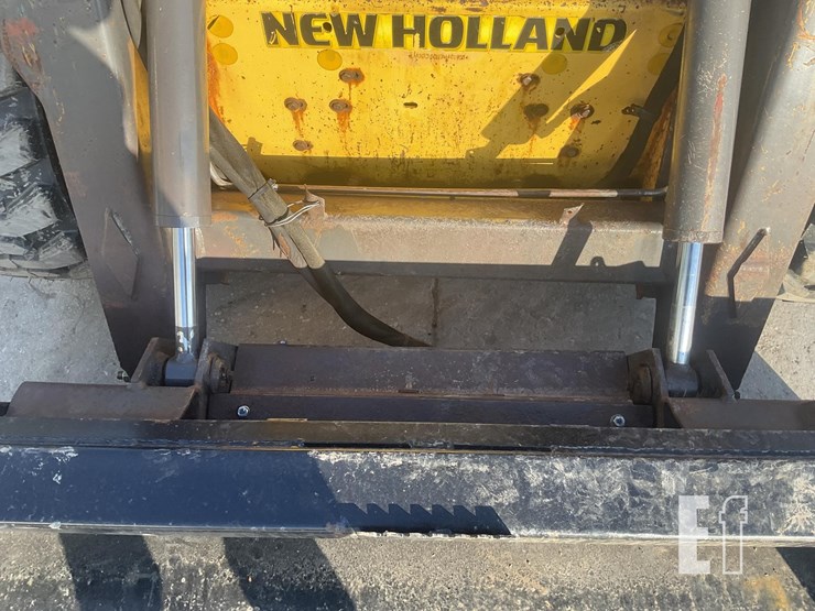 2009-new-holland-l180-image-10