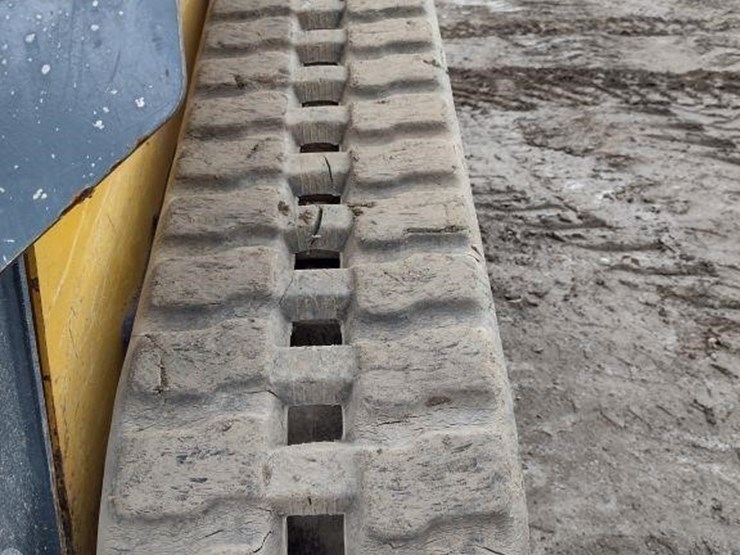 2022-deere-317g-image-16