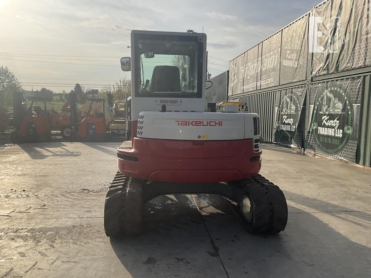 2015-takeuchi-tb280fr-image-3