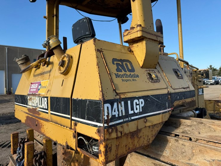 caterpillar-d4h-lgp-image-31