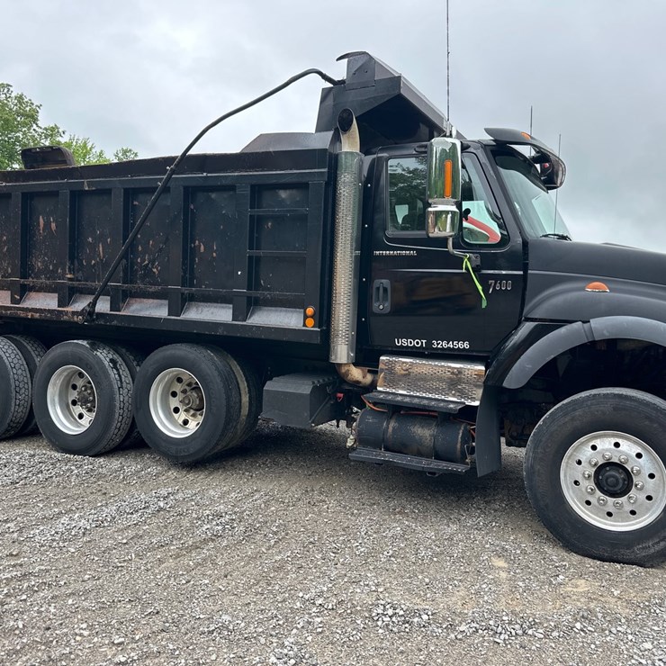 2004 INTERNATIONAL 7600