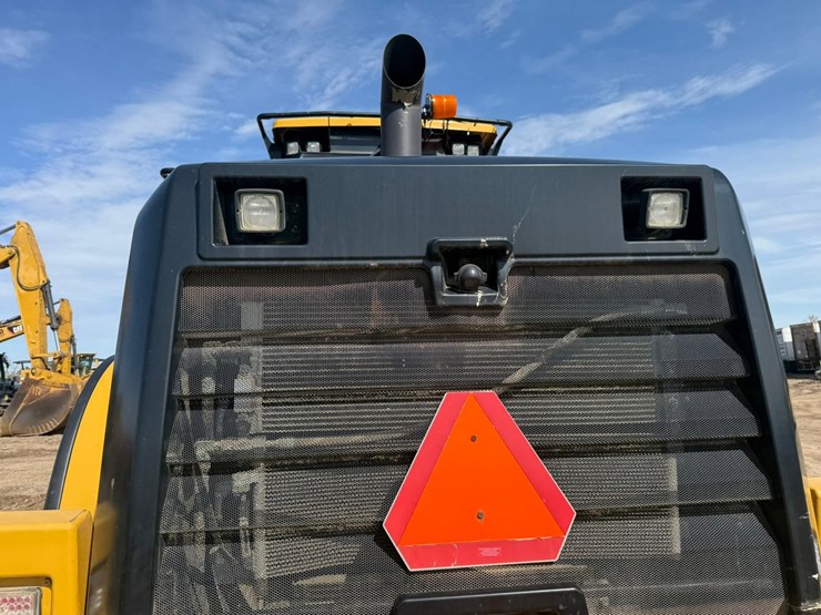2013-caterpillar-950k-image-46