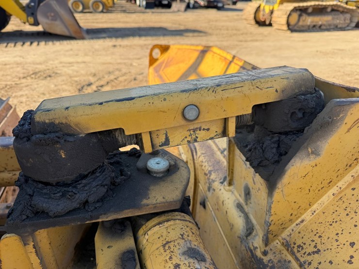 caterpillar-d4g-lgp-image-13