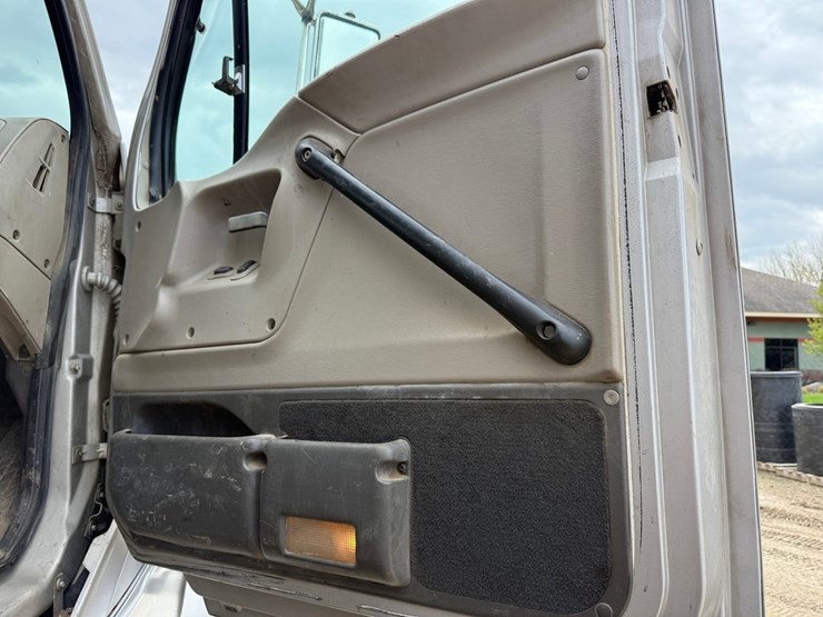 #6443-•-2003-sterling-boom/crane-truck-image-67