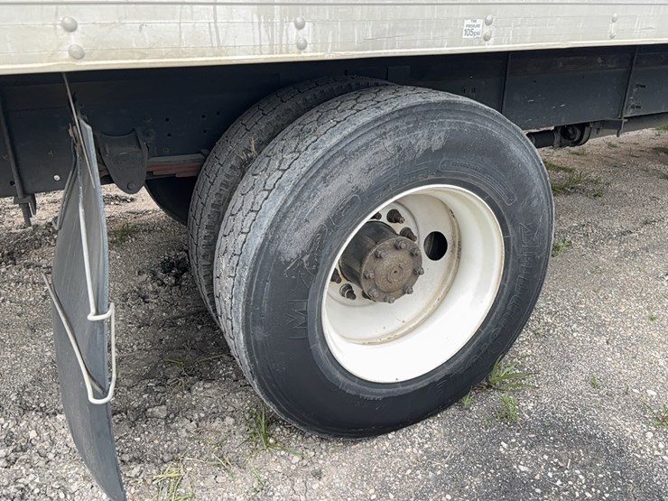 2015-hino-268-image-6