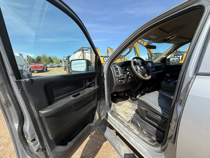 2021-dodge-2500-image-38