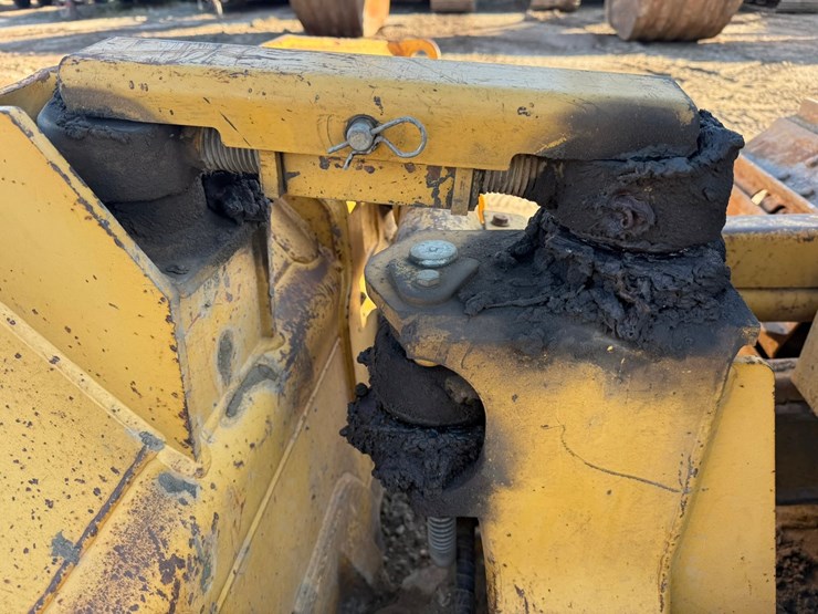 caterpillar-d4g-lgp-image-17