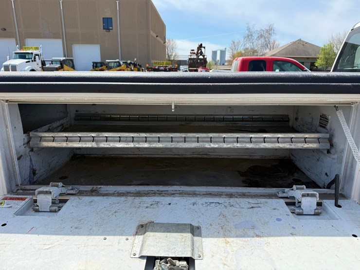 2020-ford-f550-xl-image-30