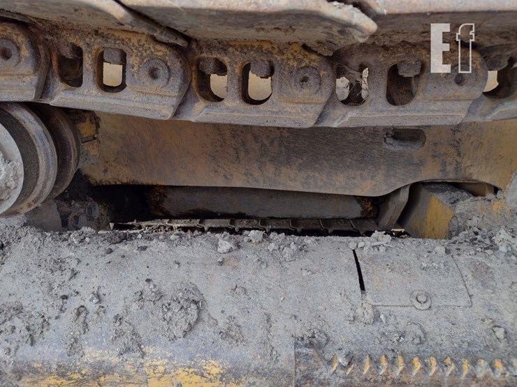 2004-deere-750c-lt-image-32