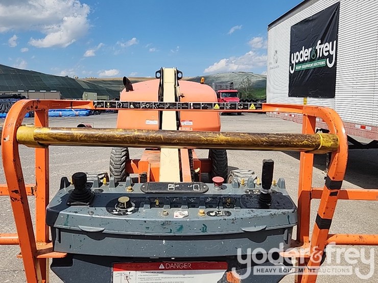 2016-jlg-400s-image-24