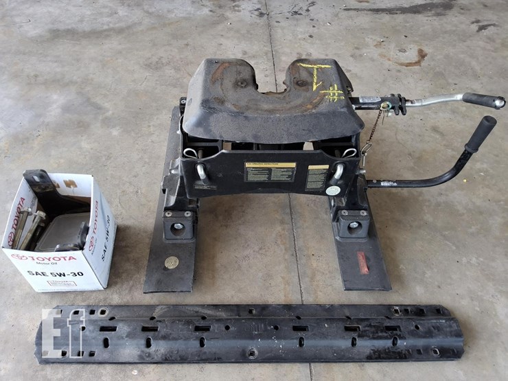 curt-5th-wheel-hitch-q20-image-2