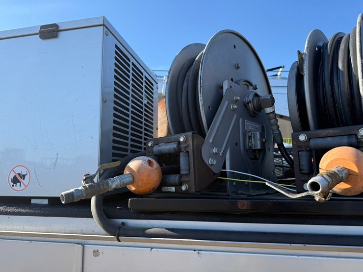 2017-ford-f550-xl-image-25
