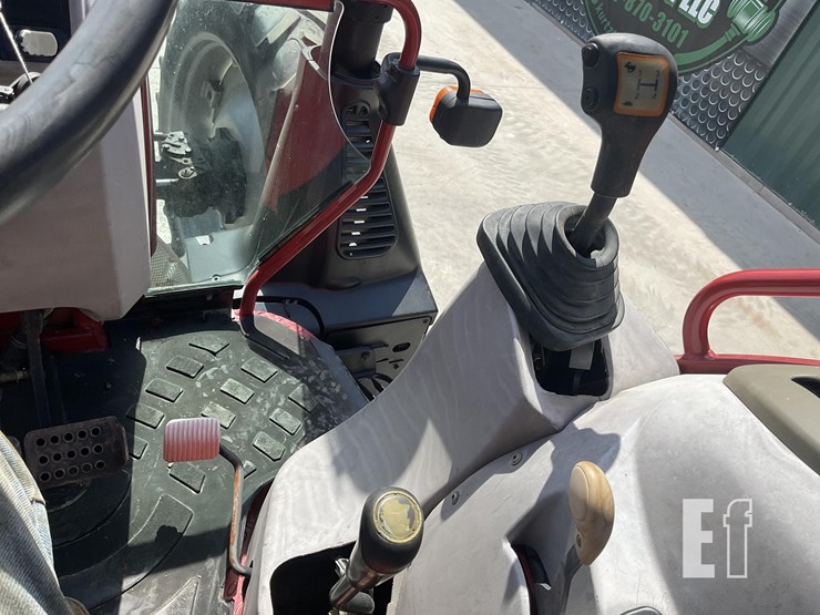 2017-case-ih-farmall-140a-image-12