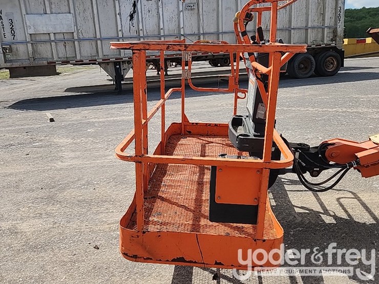 2016-jlg-400s-image-26