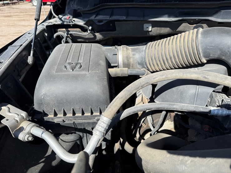 2016-dodge-1500-image-15