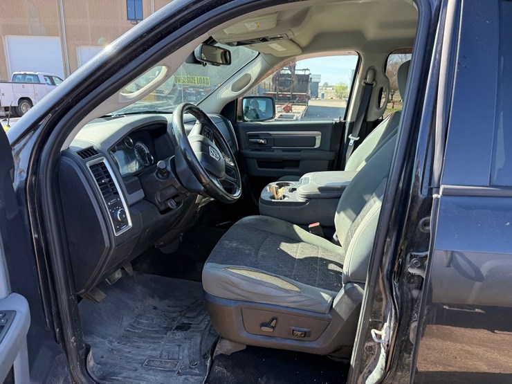 2016-dodge-1500-image-36